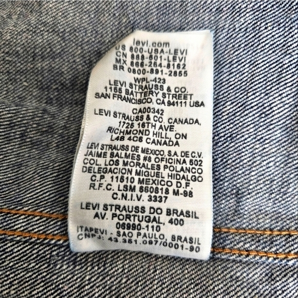 Levi's Premium Point Collar Sleeveless Denim Vest - Picture 11 of 16